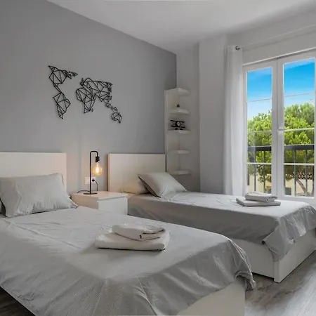 Charming 3br 3 Min. Away From The *