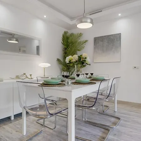 Apartment Charming 3br 3 Min. Away From The