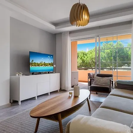 Apartment Charming 3br 3 Min. Away From The Marbella
