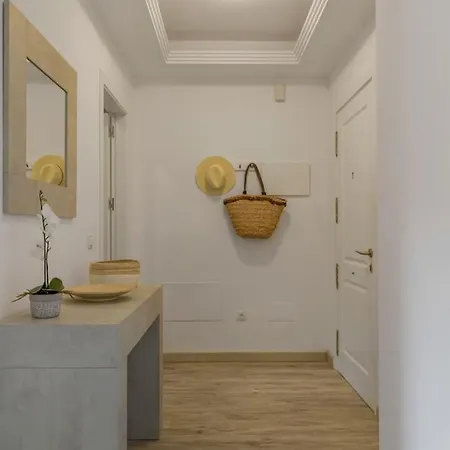 Charming 3br 3 Min. Away From The Apartment *