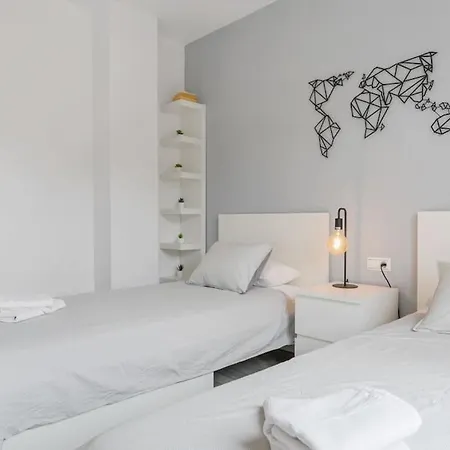 Apartment Charming 3br 3 Min. Away From The *