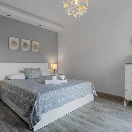 Charming 3br 3 Min. Away From The *