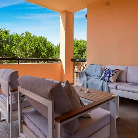 Lejlighed Charming 3br 3 Min. Away From The *