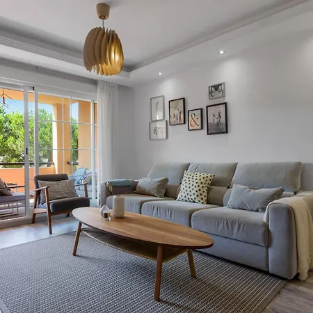 Lejlighed Charming 3br 3 Min. Away From The
