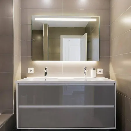 Charming 3br 3 Min. Away From The * Marbellac