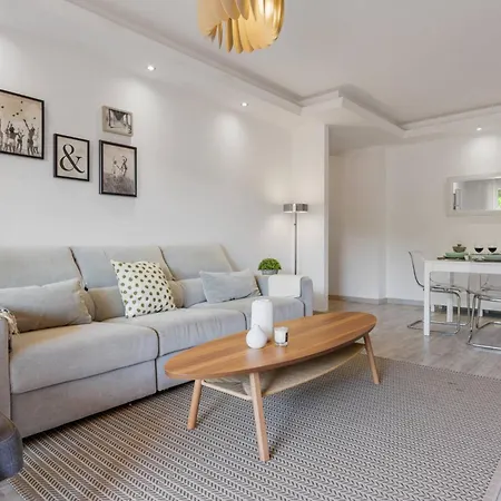 Lejlighed Charming 3br 3 Min. Away From The