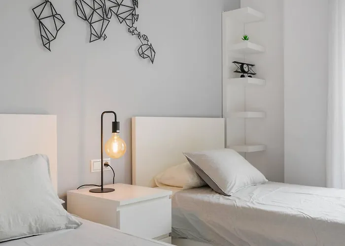 Charming 3br 3 Min. Away From The شقة