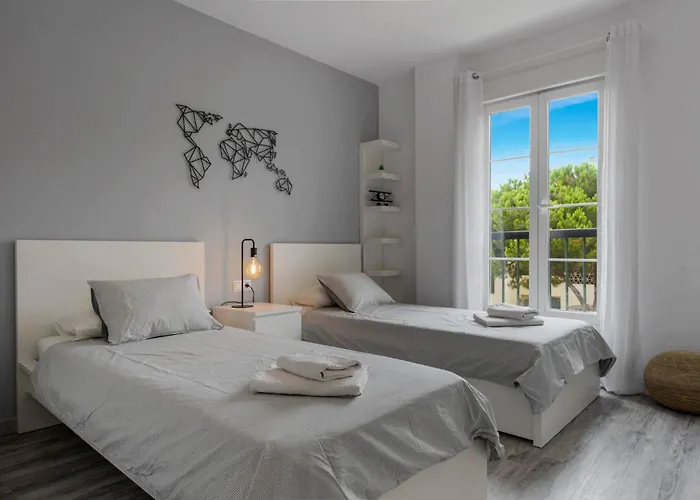 Charming 3br 3 Min. Away From The شقة
